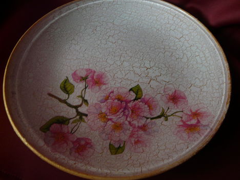 virágos ág tányéron