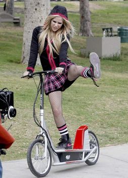 Avril bicajozik2 vicces