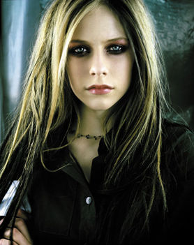 Avril Lavigne naon jó arckép!