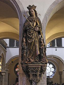 szent Orsolya szobra