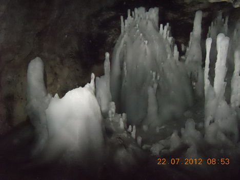 Bihari hegység barlangjai ,Scarisoara jégbarlang