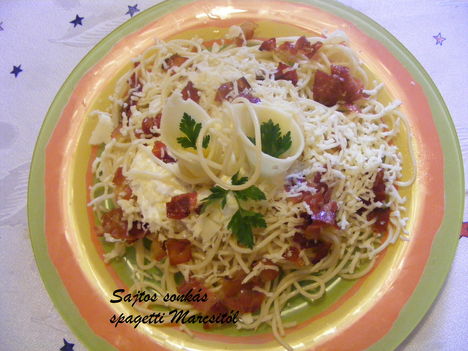 Sajtos sonkás spagetti