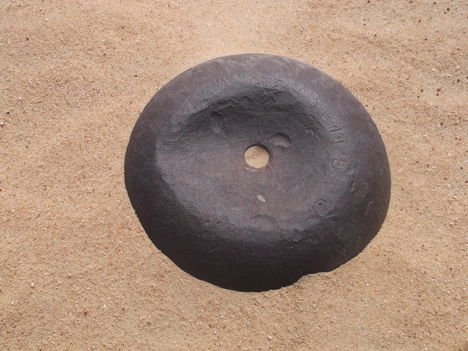 Fekete kő a sivatagban