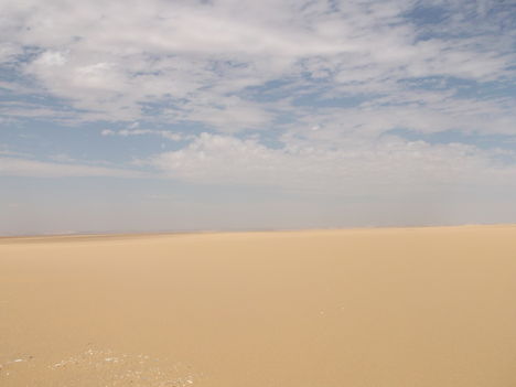 Sivatag az ég alatt
