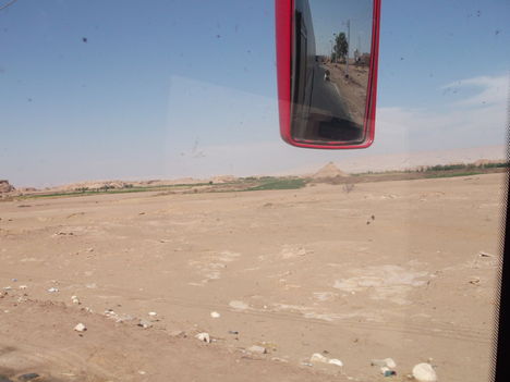 Sivatag és oázis a buszból