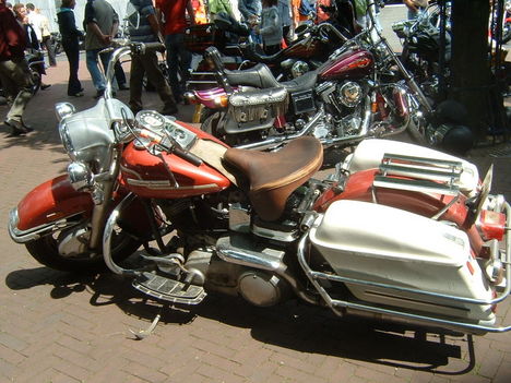 800px-Harley-Davidson_6