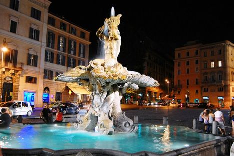 Piazza Barberini - fontana del Tritone - Roma