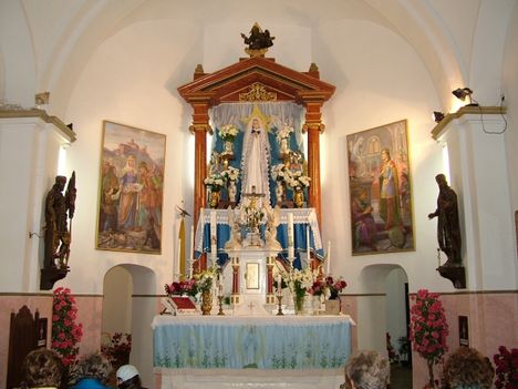 Az imádkozó Szent Szűz-Csatkai templom főoltár-kegyhely-Csatka