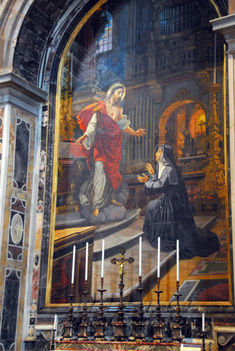 Altar of the Sacred Heart with a 1923 mosaic after Carlo Muccioli