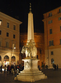 Bernini elefántos obeliszkje este