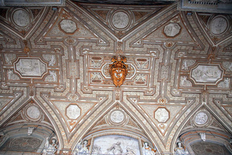 Stucco ceiling of the portico with the coat-of-arms of Paul V