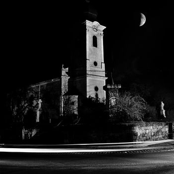 Holdfény a templomon István Kovács