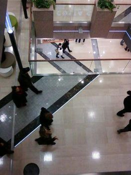 Vonalak és szögek egy bevásárlóközpontban Nemeskéri Klára