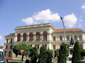 Magyar Művelődés Háza Széchenyi szoborral