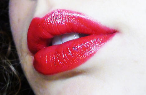Red lips, shiny red lips, memolina91, memolina makeup, vörös ajkak. 2
