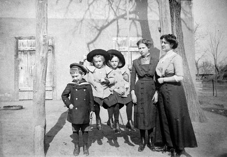 Divat: nők, gyerekek, 1922.