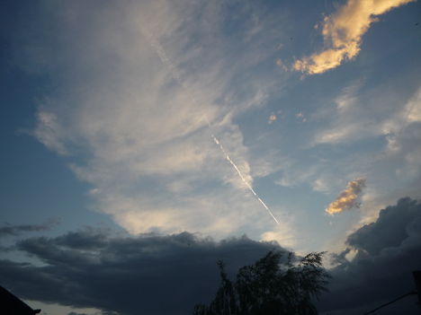 2012 június Ugye milyen szép az égbolt?