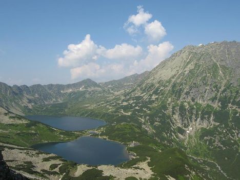dolina- tál alakú mélyedés a hegyben- bővebb információ : Wikipédia