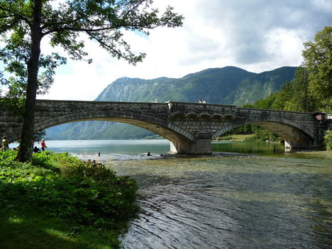 Híd a Száva folyó felett