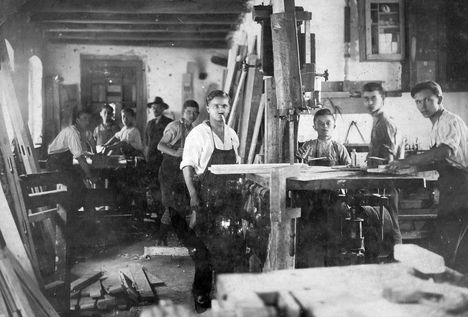 Asztalosműhely 1920.