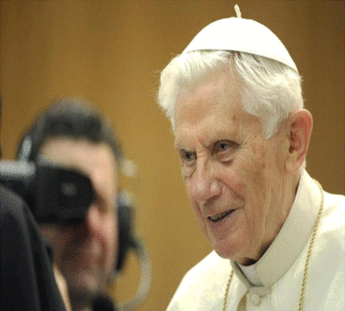 A Pápa búcsúzása .: Dáma Lovag Erdős Anna