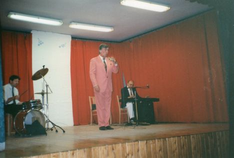 Koós János a kultúrházunkban 1985.