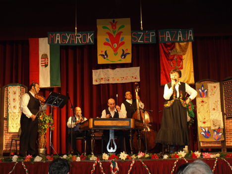 2013.márc.8.  " Magyarok szép hazája" nagy sikerű Nóta-Ünnep