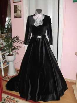 Sissi Királyné Fekete bársony ruhájának másolata