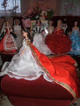 Sissi Királyné ruháinak másolata Barbie babákon