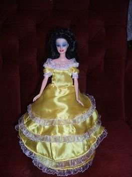 Sissi Királyné ruhájának másolata Barbie babákon