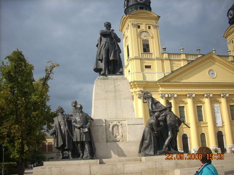 Kossuth a debreceni nagytemplommal