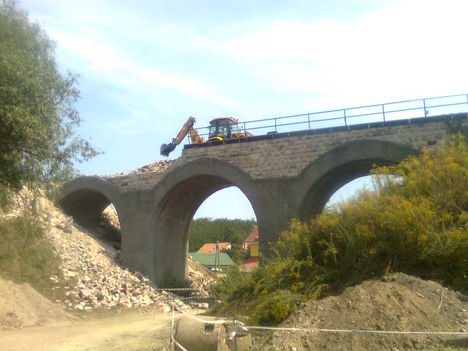 pilisvörösvári vasuti viadukt szétverése