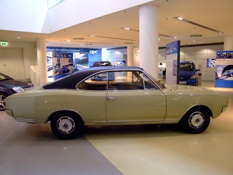 Opel_Commodore_A_2500-6_2