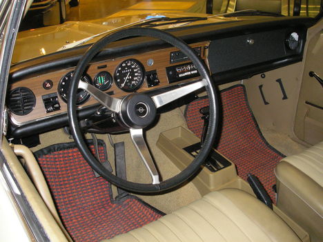 Opel_Commodore_interior