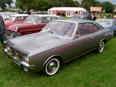 opel-commodore-a-coupe-automatic-2500-g-06