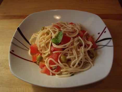 Olívás-paradicsomos spagetti