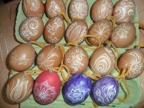gravírozott tojások