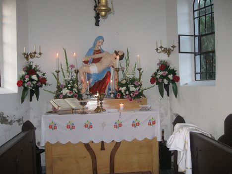 Pieta a Sirtai kápolnánkban