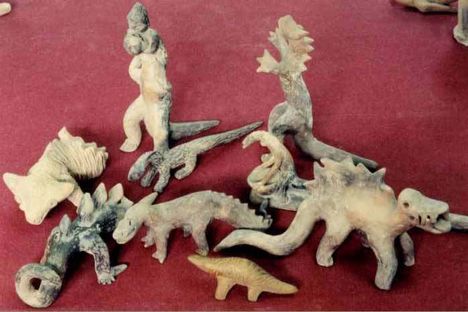 3-4ezer éve a délamerikai indiánok a környezetükben élő állatokat kis szobrocskákon megörökítették.