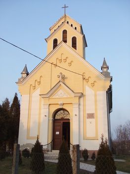 A Szent József római katolikus templom 1895-ben épült.