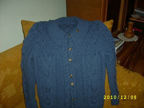 csavart mintás pulóver