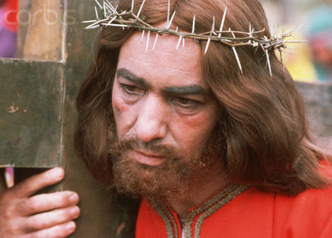 Jézust eljátszó férfi húsvétkor