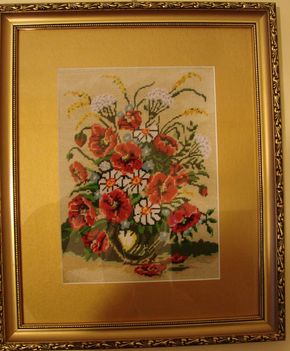 Gosztonyiné Nusika-Virágcsokor vázában az első Tűgobelin munkája