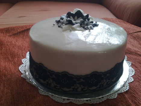 Fekete-fehér torta