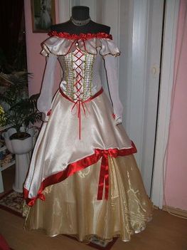Sissi Királyné tradicionális ruhájának másolata
