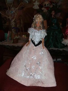 Sissi Királyné tradicionális ruhájának másolata kicsiben