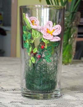 Virág pohárban vadrózsa  