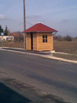 A falu új buszmegállója 1