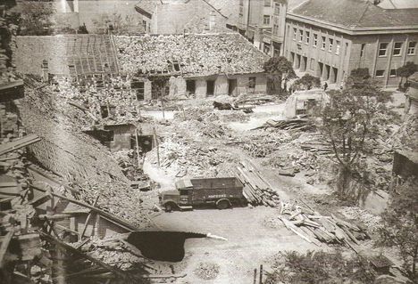 Győr bombázás után, színház