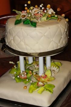 Mama tortája orchideákkal díszítve